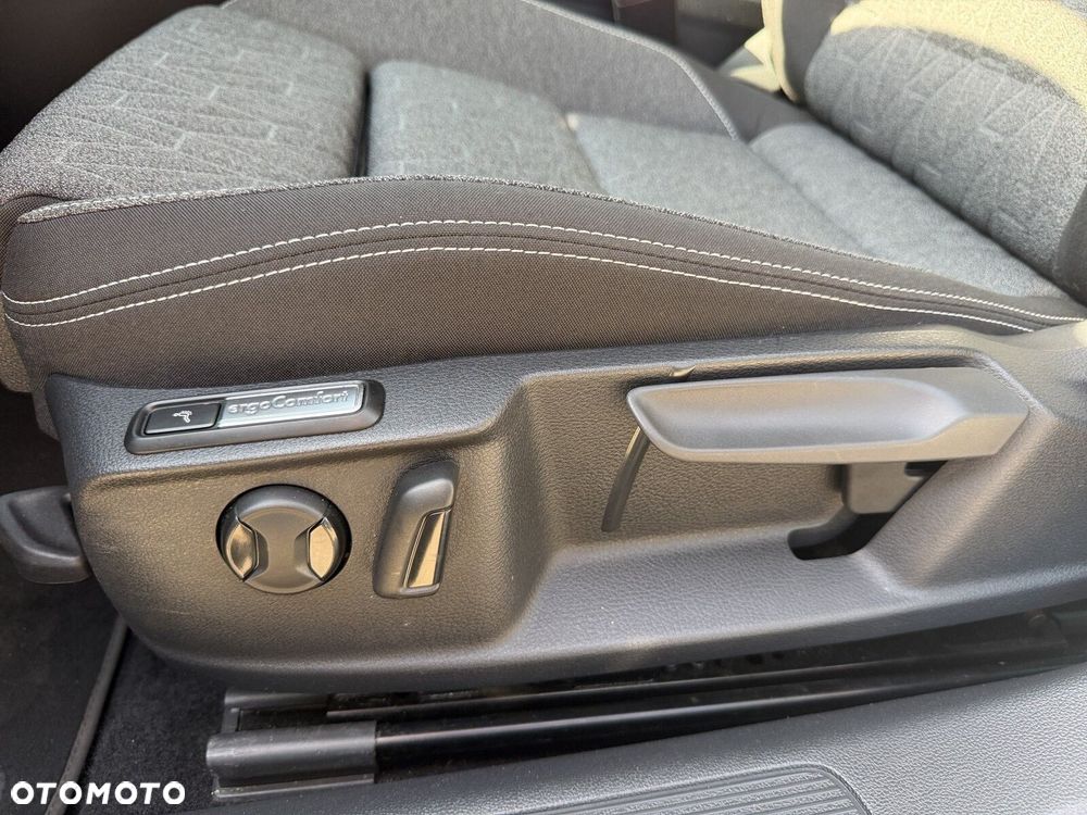 Volkswagen Passat - 14