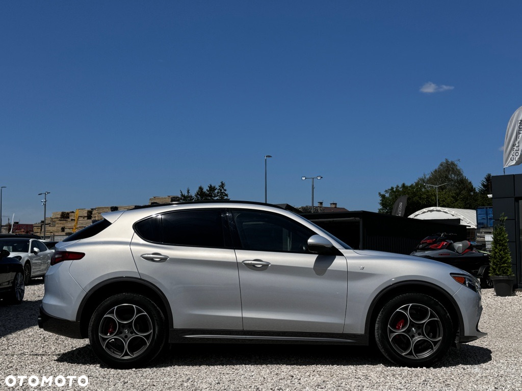 Alfa Romeo Stelvio 2.0 Turbo 16V AT8-Q4 Ti - 3