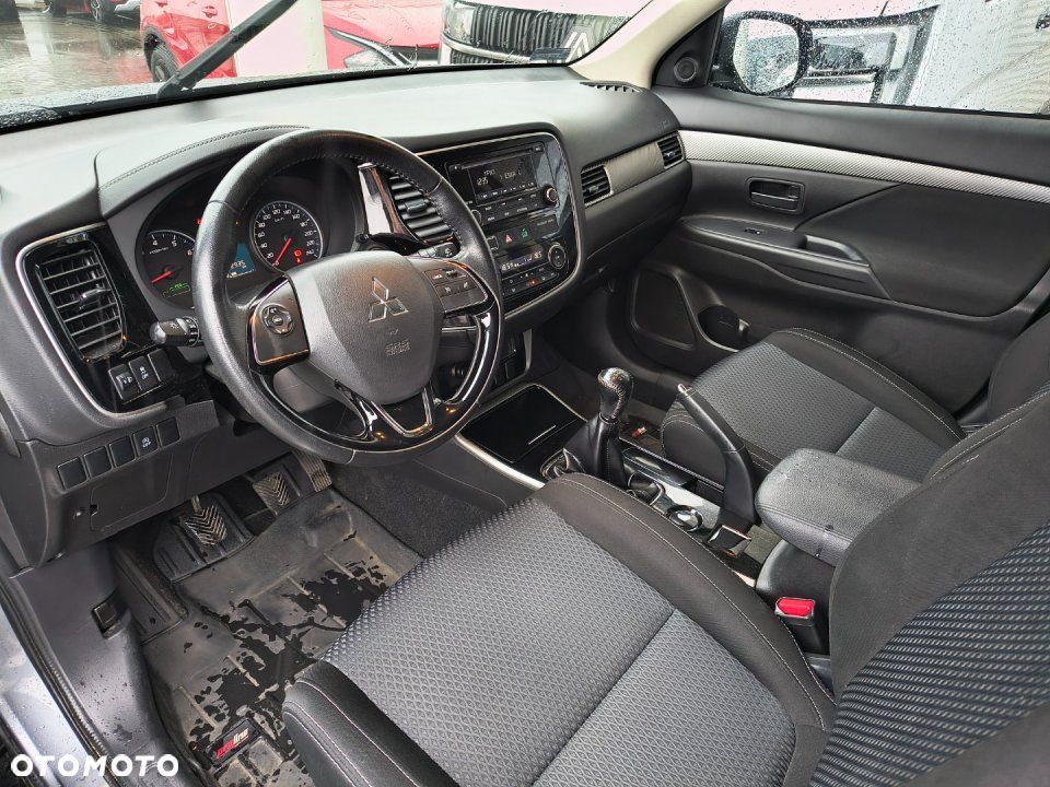Mitsubishi Outlander - 12