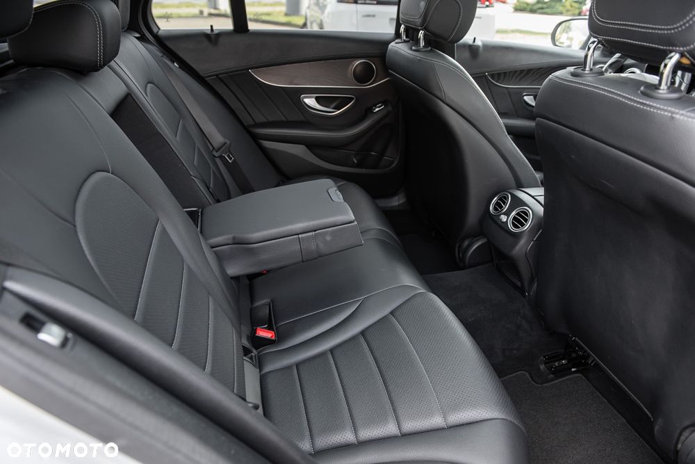 Mercedes-Benz Klasa C 400 4Matic 7G-TRONIC AMG Line - 33