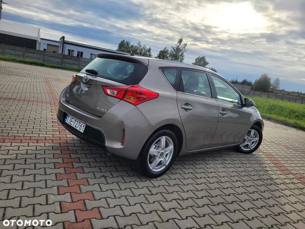Toyota Auris 1.33 VVT-i Premium Comfort - 12
