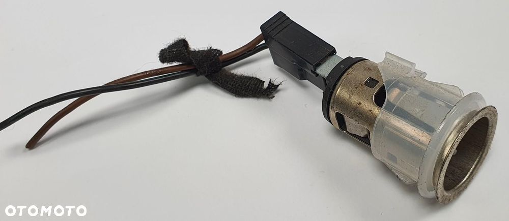 GNIAZDO ZAPALNICZKI 12V SMART FORTWO II 451 - 1