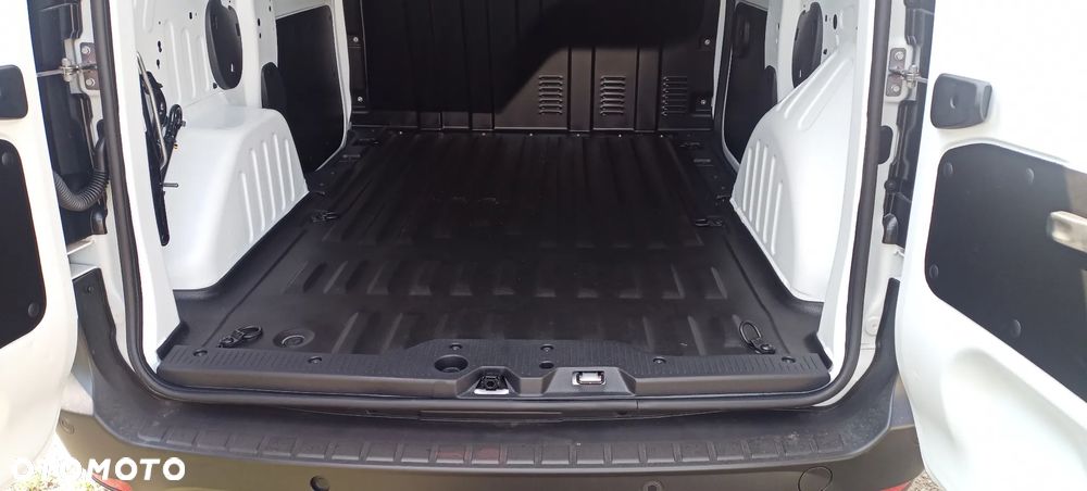 Zabudowa podłoga osłony progów ściany drzwi 12 do 24 rok Dacia Dokker Renault Express