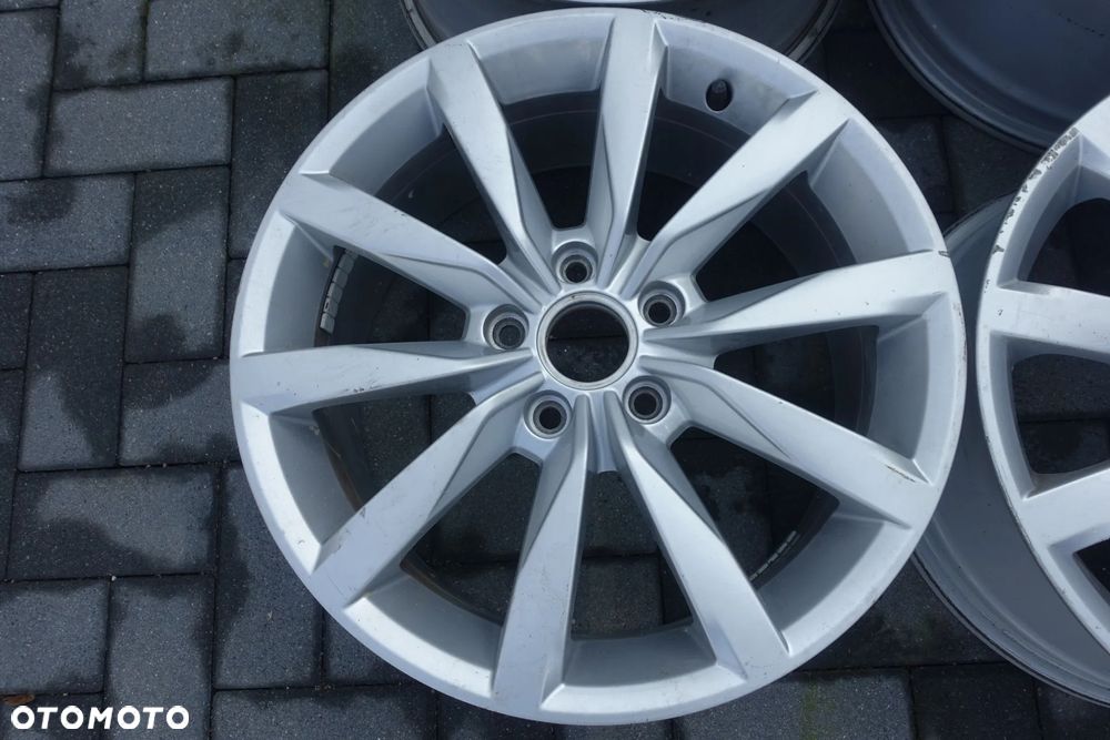 FELGA FELGI VW GOLF VII 17" 7,0 ET 49 5x112 - 3