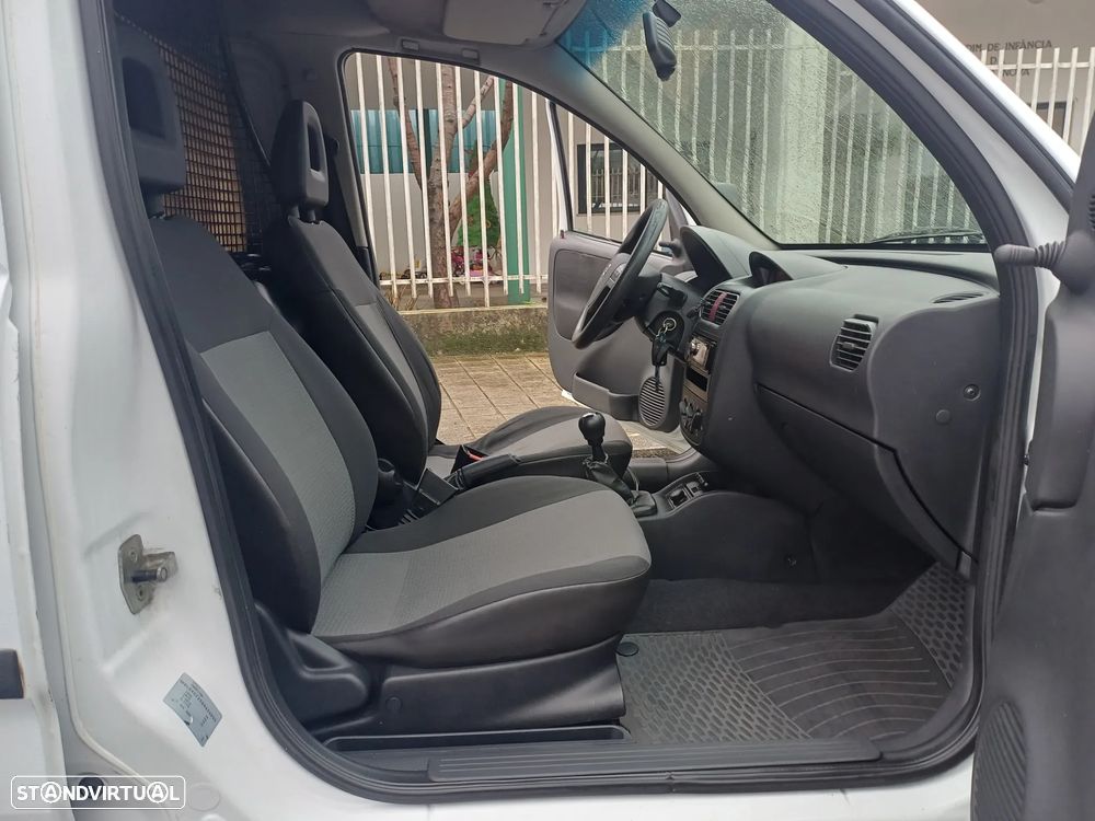 Opel COMBO 1.3 CDTI 75 CV - AR CONDICIONADO - 33