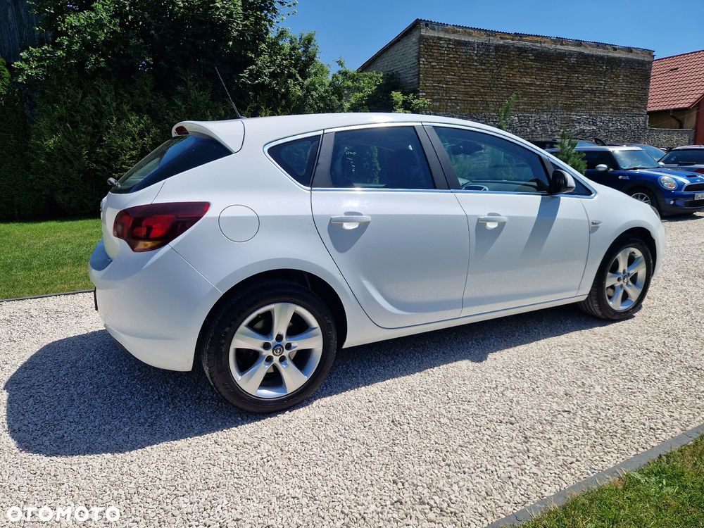 Opel Astra 1.6 Turbo - 24
