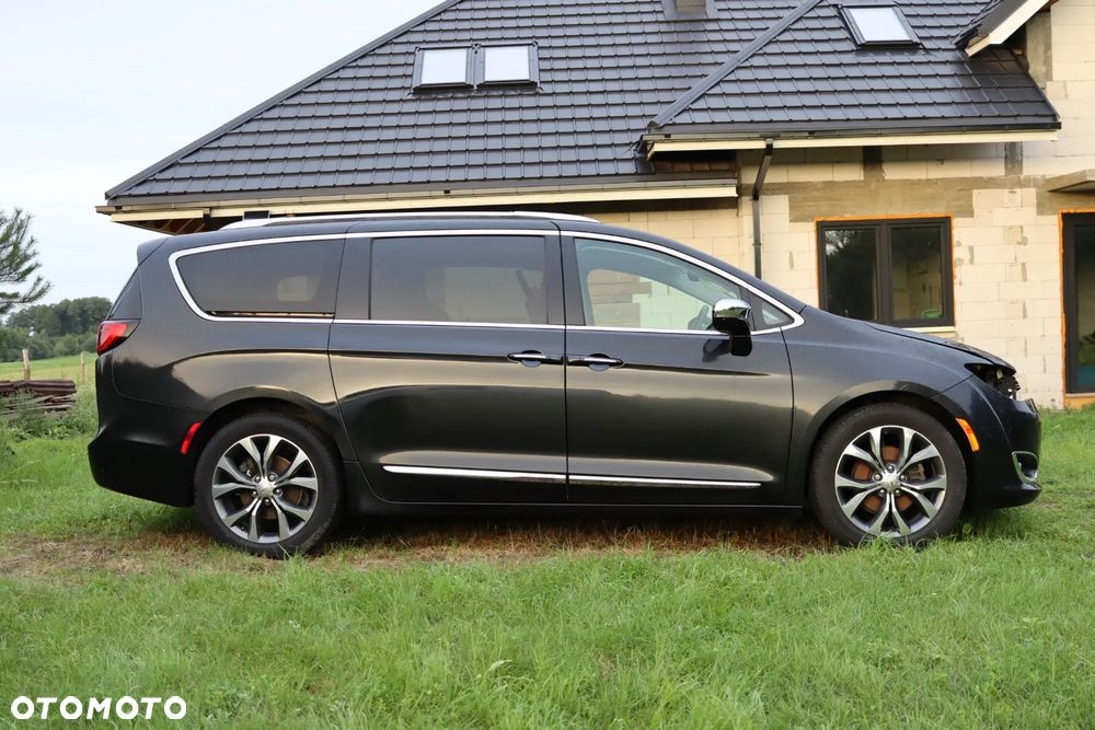 Chrysler Pacifica - 9