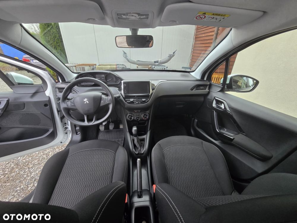 Peugeot 208 - 6
