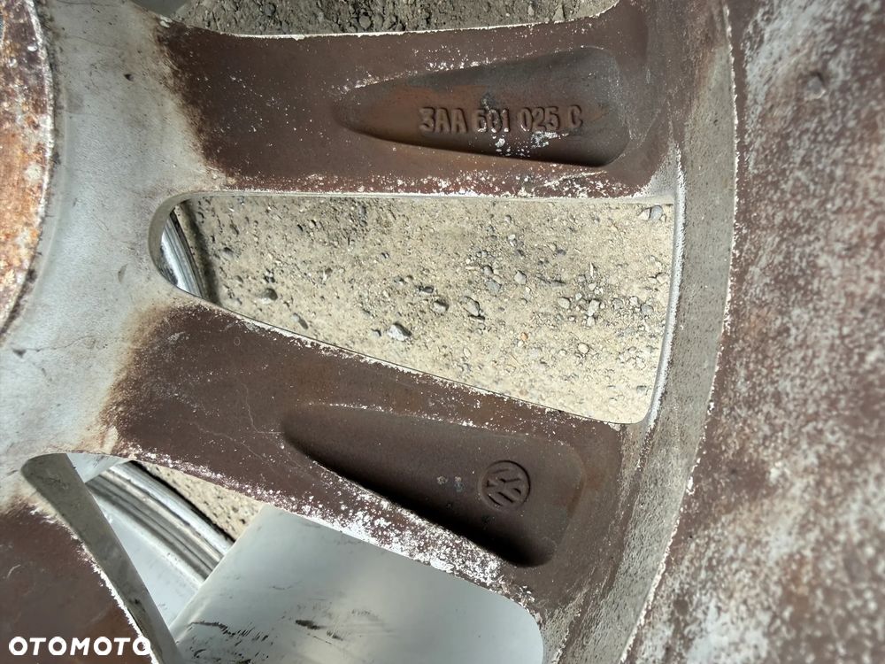 Felgi 17' 3AA601025C Volkswagen Passat B6 B7 5x112 7,5Jx17H2 ET47 centr 57,1 OE - 9