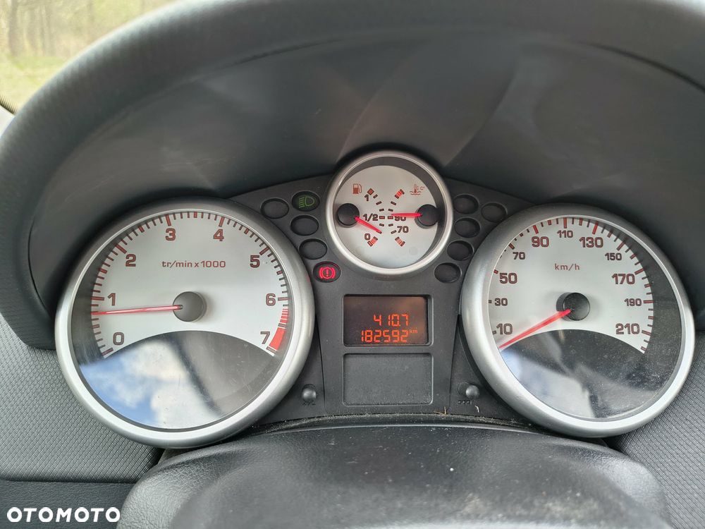 Peugeot 207 1.4 - 8