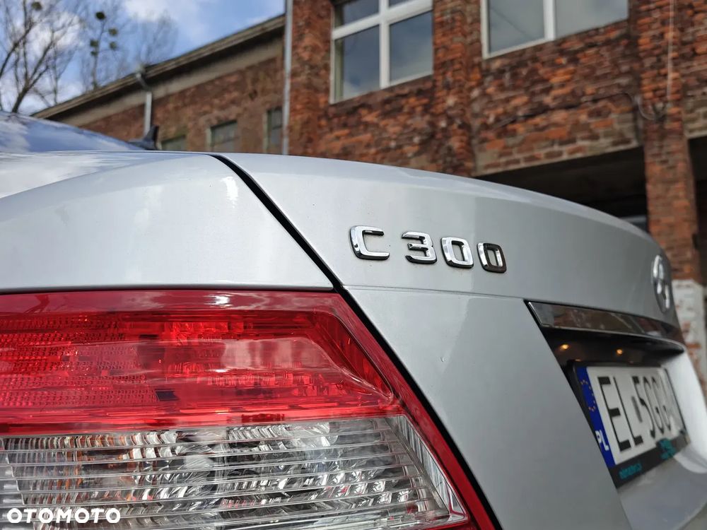 Mercedes-Benz Klasa C 300 Avantgarde 4-Matic - 32