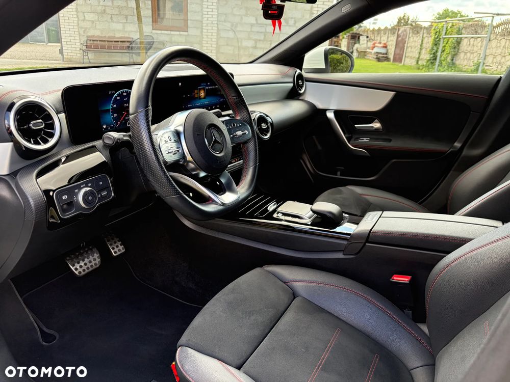 Mercedes-Benz CLA 180 AMG Line 7G-DCT - 17