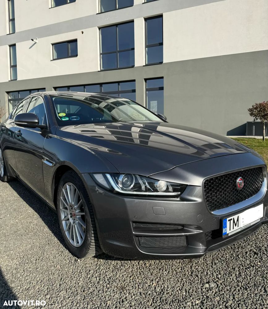Jaguar XE 2.0 Prestige - 1
