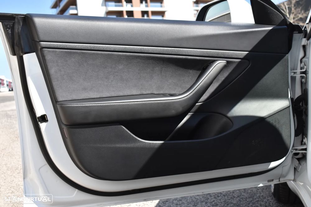 Tesla Model 3 Standard RWD Plus - 24