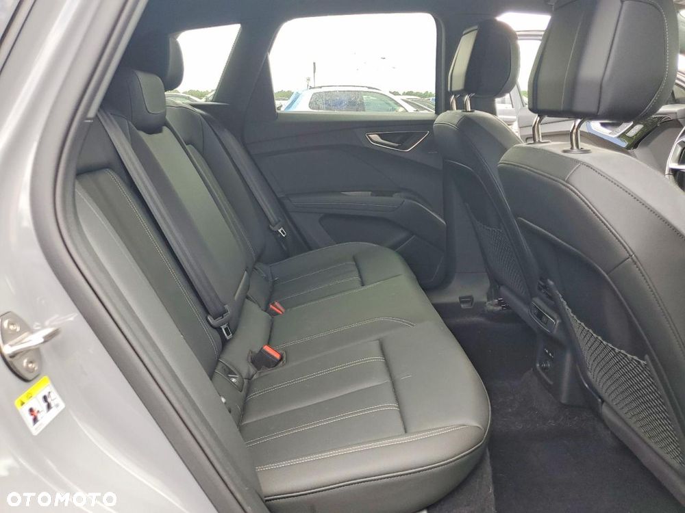 Audi Q4 e-tron 45 quattro - 8