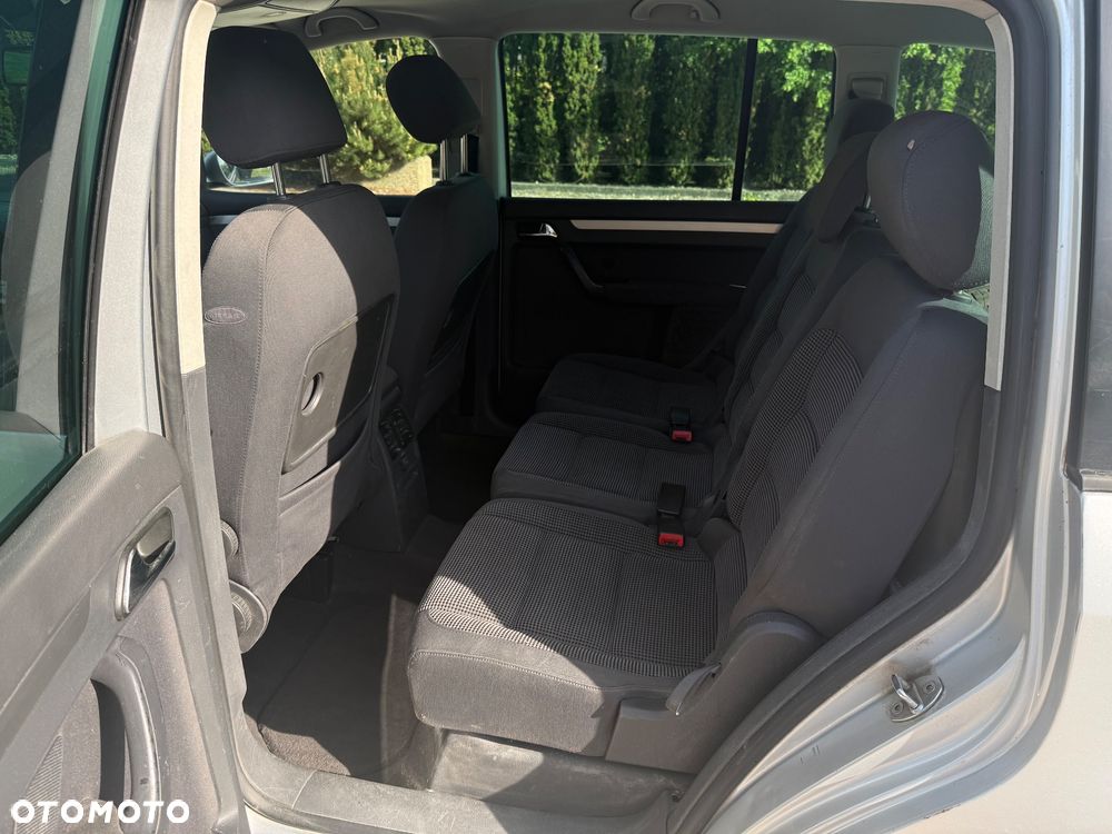 Volkswagen Touran 2.0 TDI Highline - 11