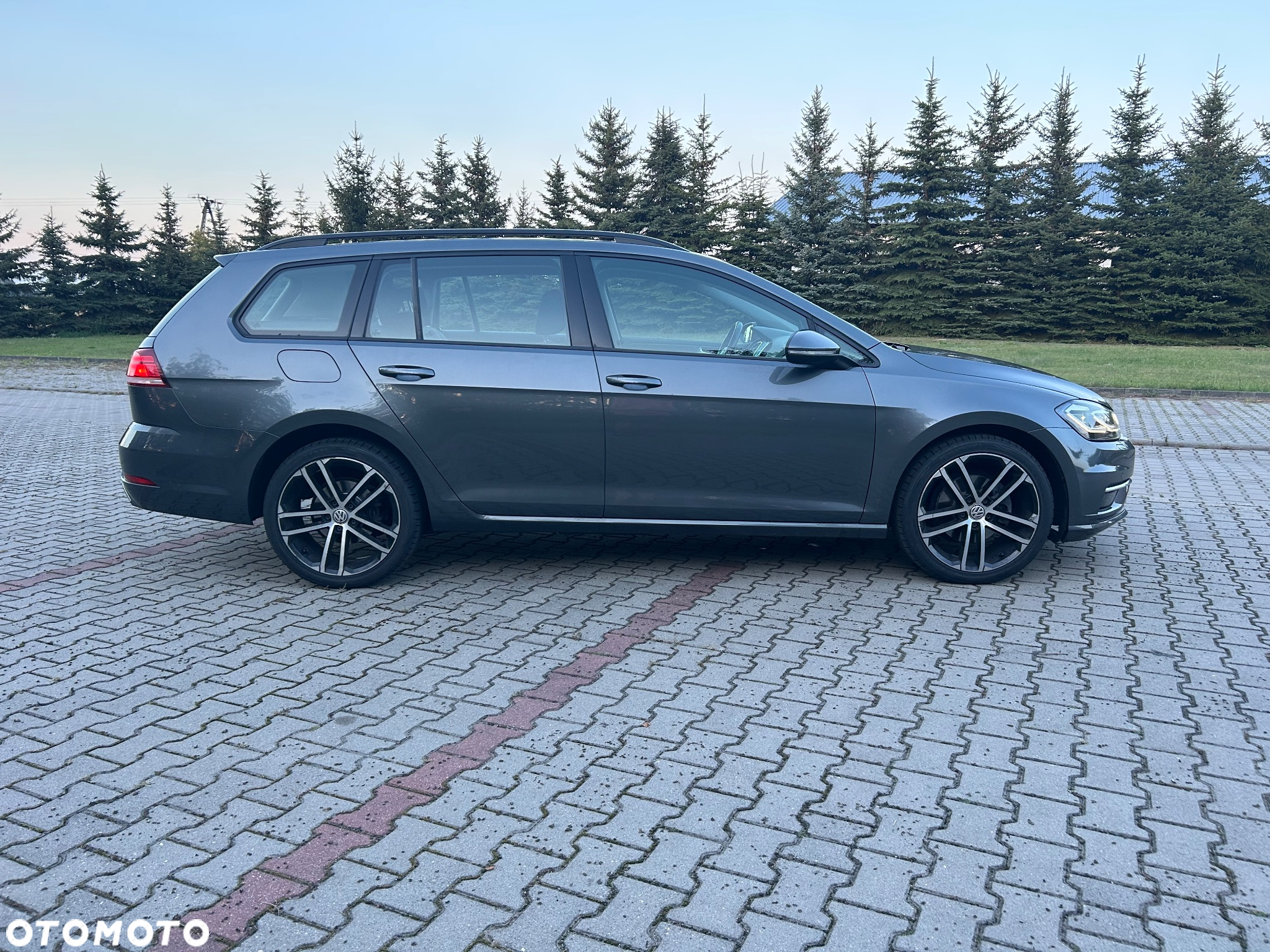 Volkswagen Golf 2.0 BlueTDI DSG Highline - 13