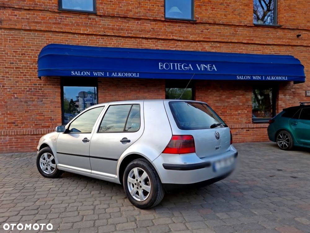 Volkswagen Golf - 1
