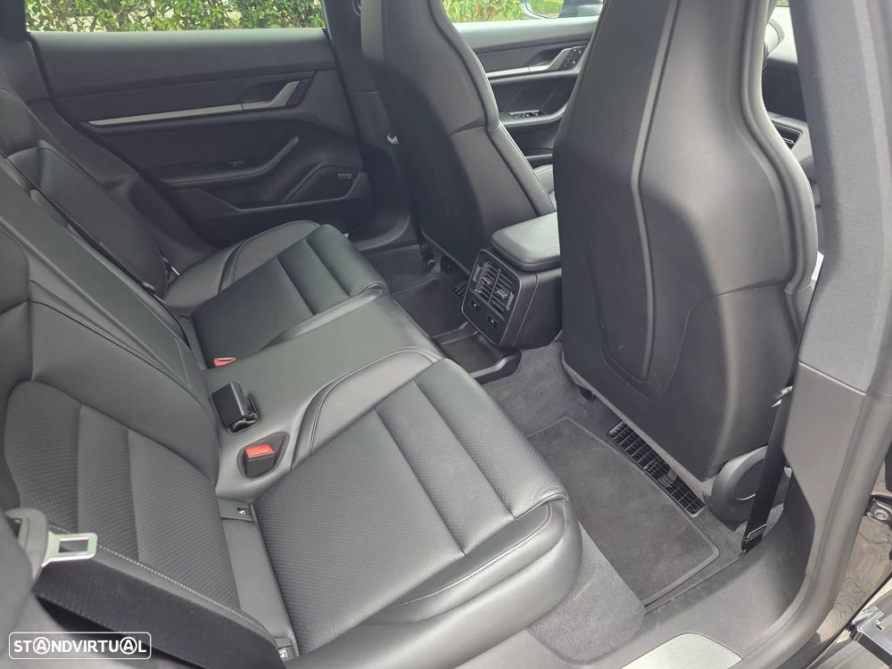 Porsche Taycan Sport Turismo - 23