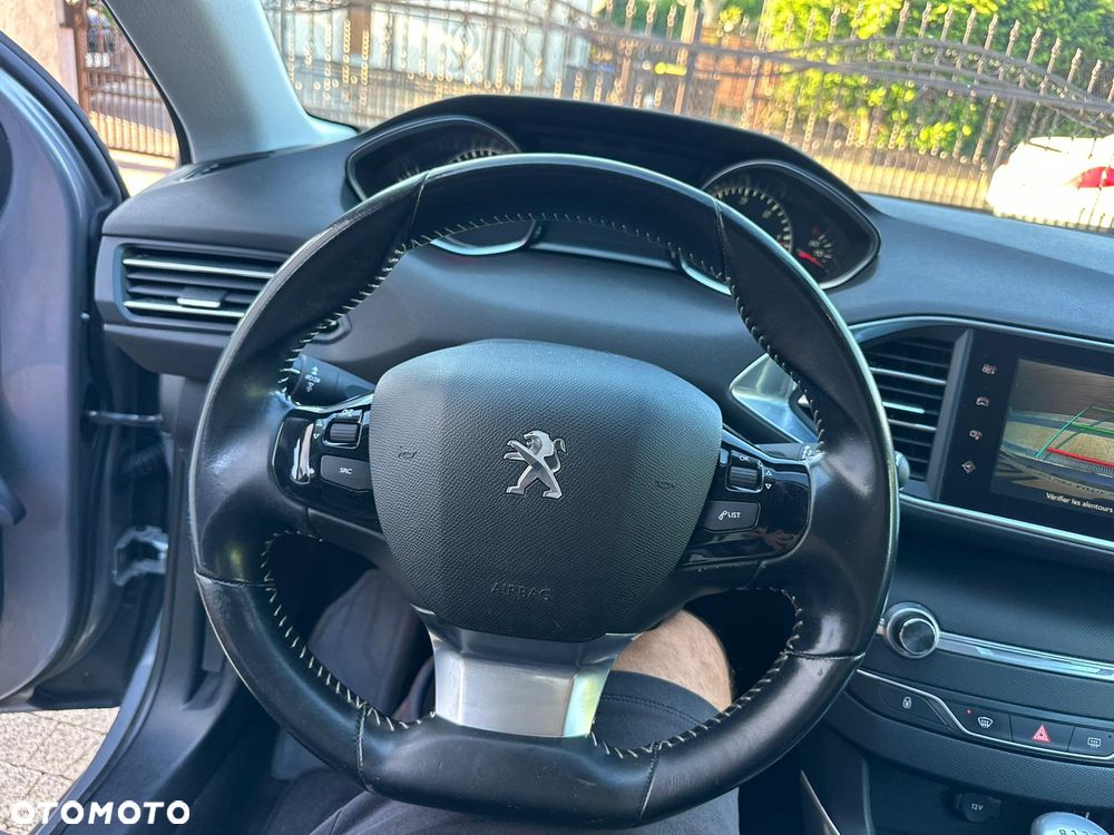 Peugeot 308 1.6 BlueHDi Allure S&S - 15