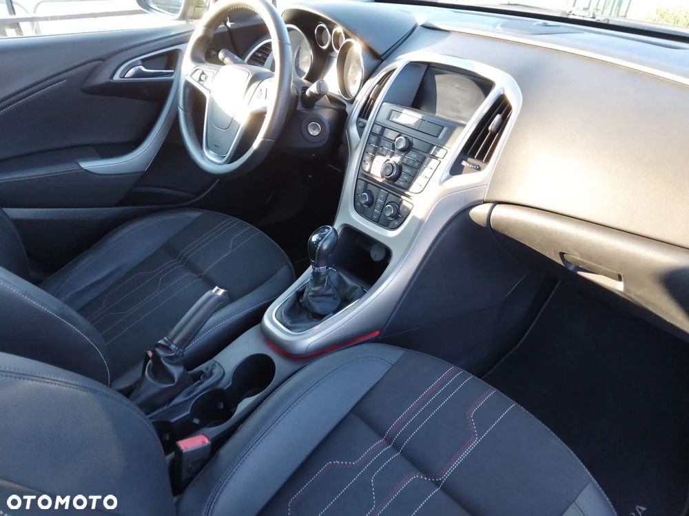 Opel Astra 1.4 Turbo 150 Jahre - 8