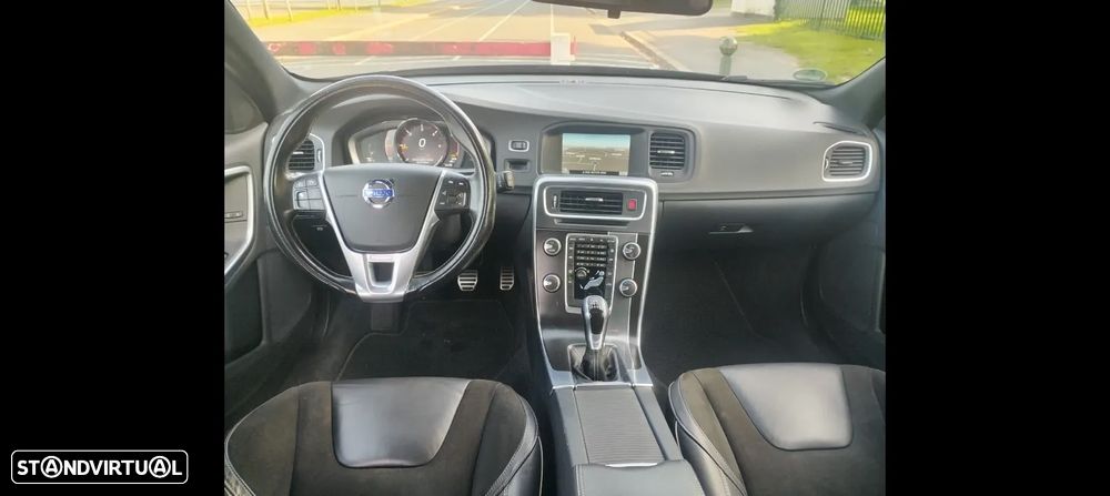 Volvo V60 2.0 D3 R-Design Momentum - 4