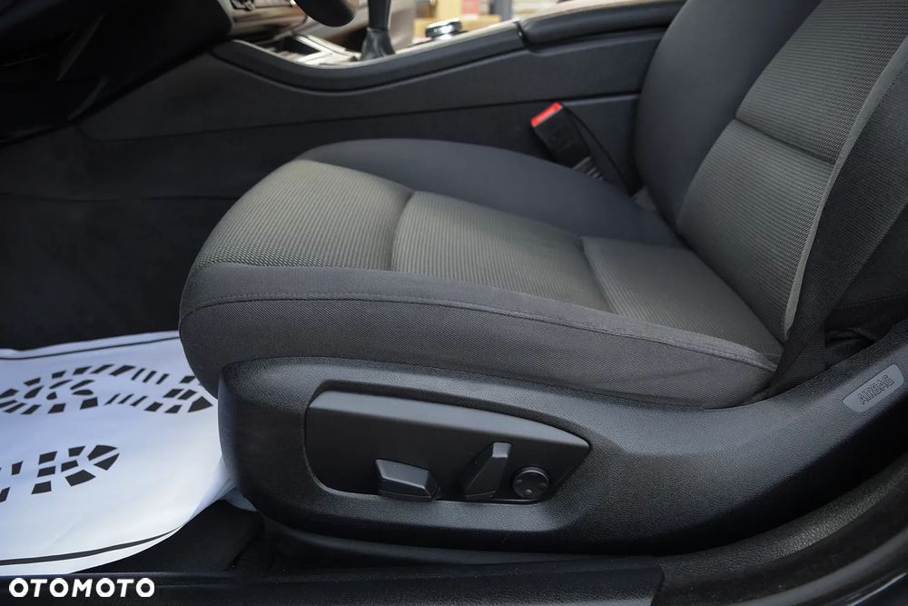 BMW Seria 5 520d - 27