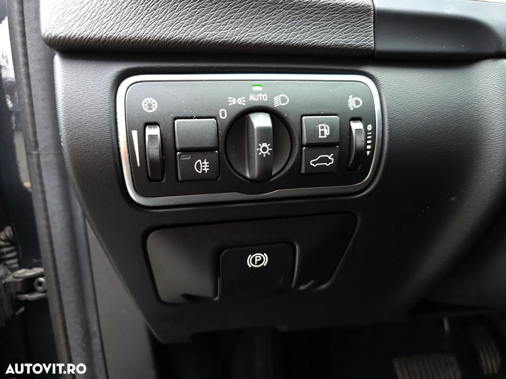 Volvo V60 D3 Geartronic Momentum - 32