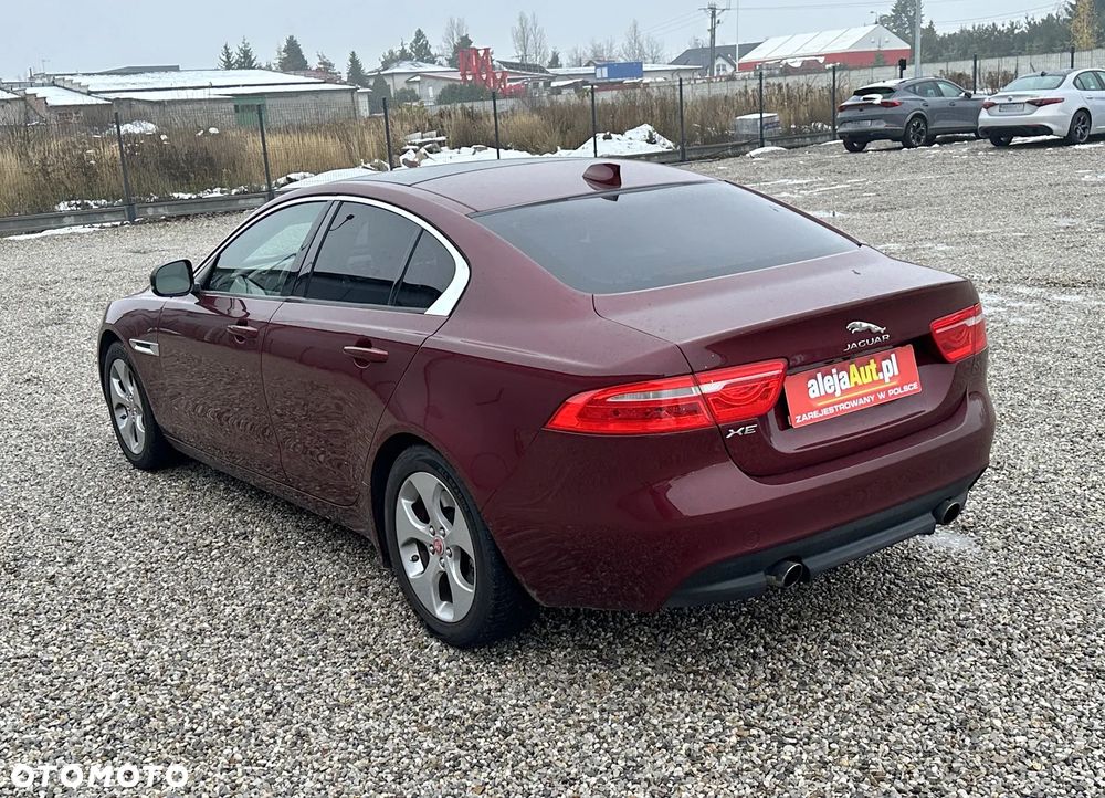 Jaguar XE 20t Prestige - 4