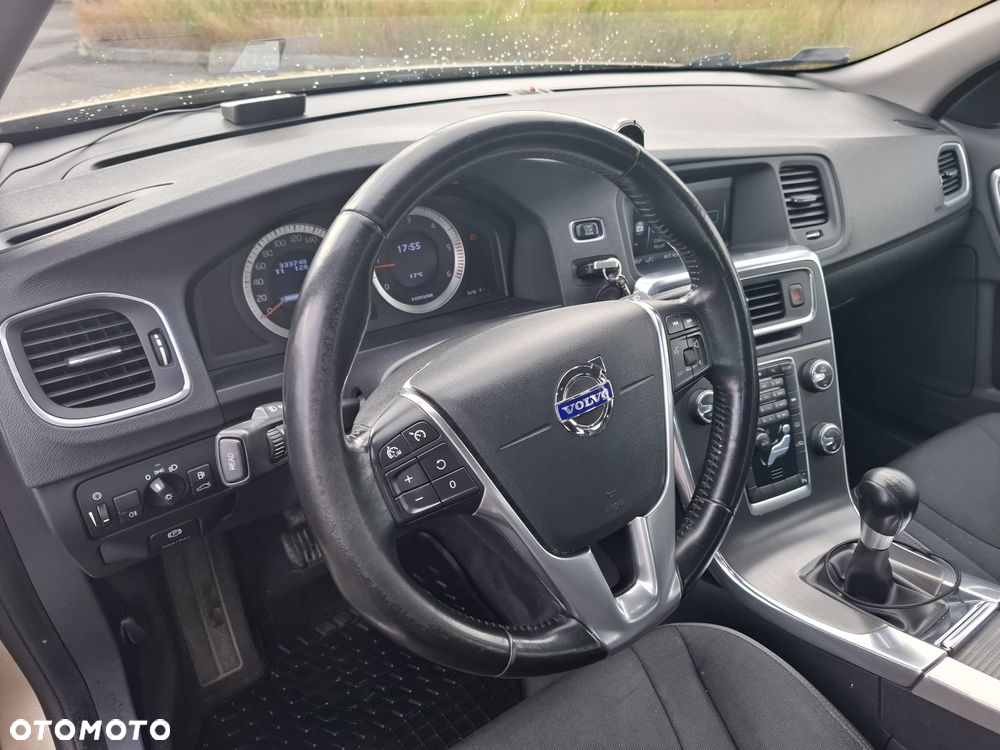 Volvo V60 D3 R-Design - 12