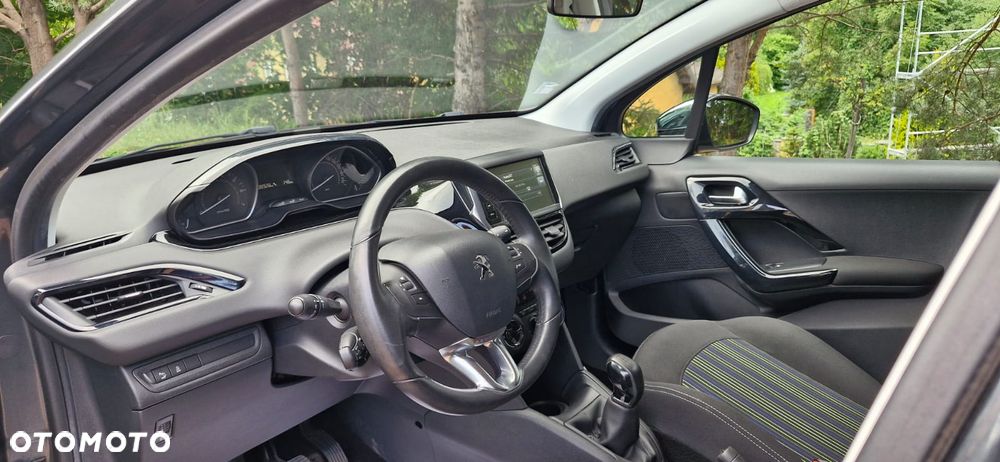 Peugeot 208 - 10