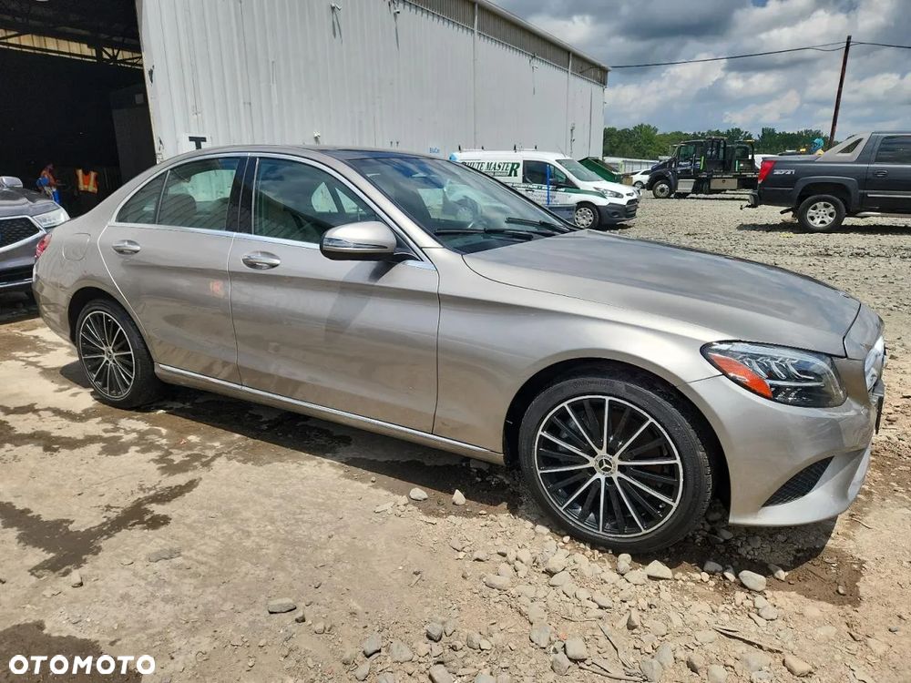 Mercedes-Benz Klasa C 300 9G-TRONIC - 2