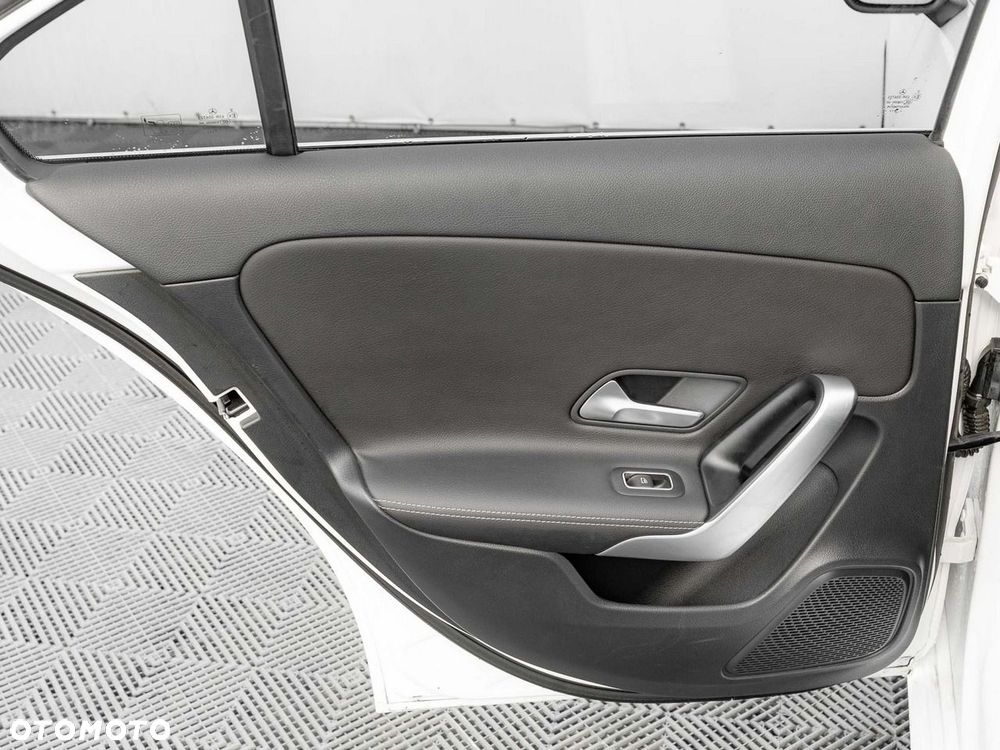 Mercedes-Benz Klasa A 200 d Progressive 8G-DCT - 26