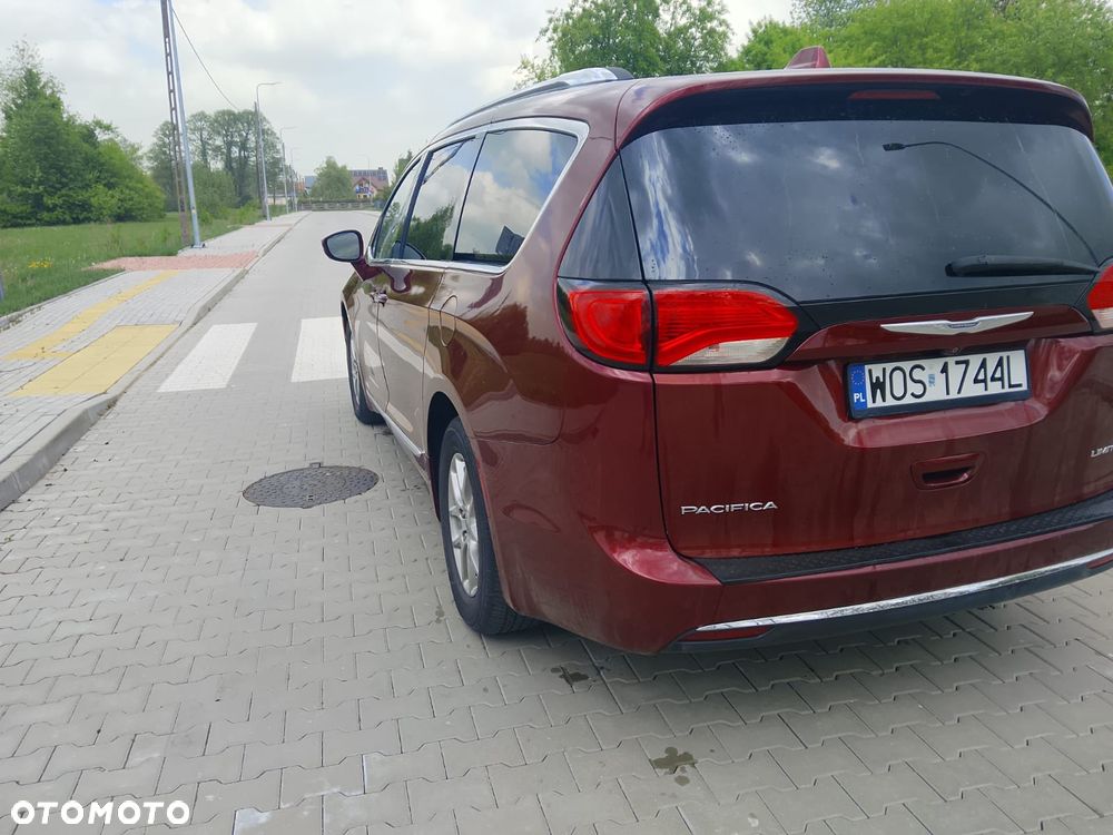 Chrysler Pacifica - 5