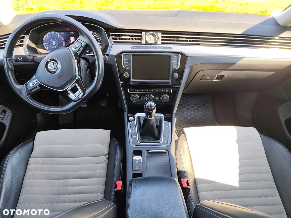 Volkswagen Passat 2.0 TDI (BlueMotion Technology) Highline - 23