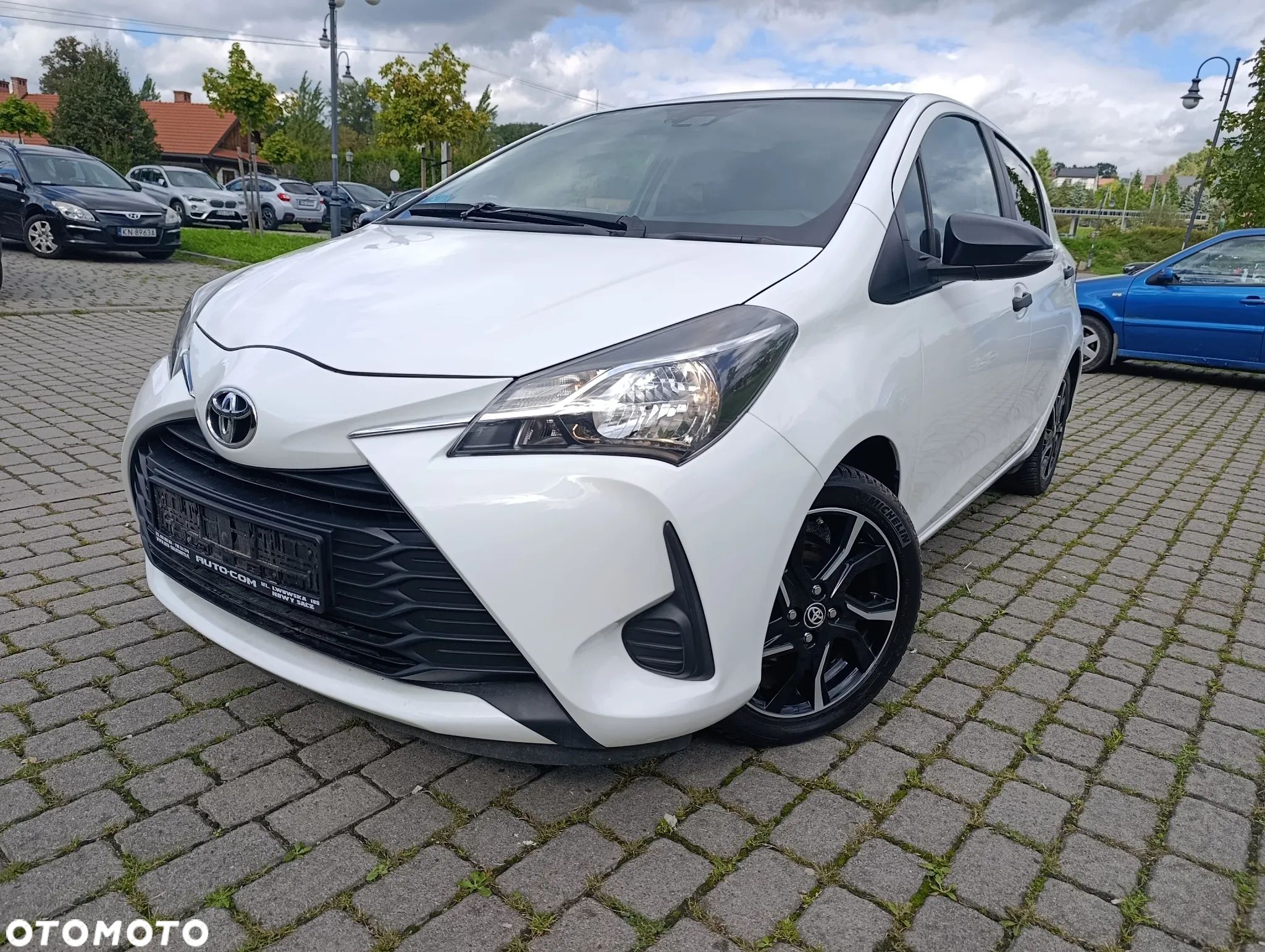 Toyota Yaris 1.0 Premium - 1