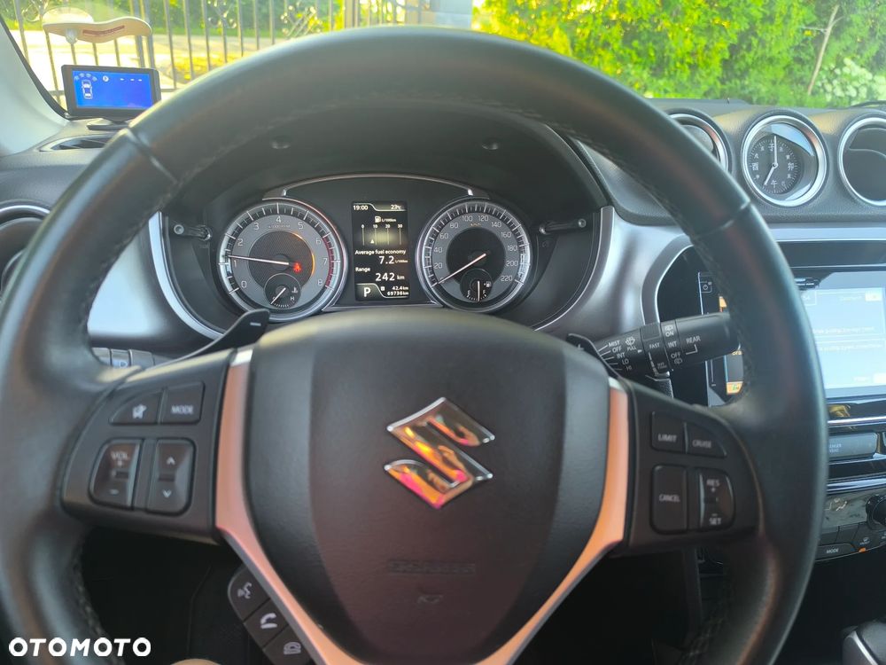 Suzuki Vitara 1.0 Boosterjet Premium 2WD - 17