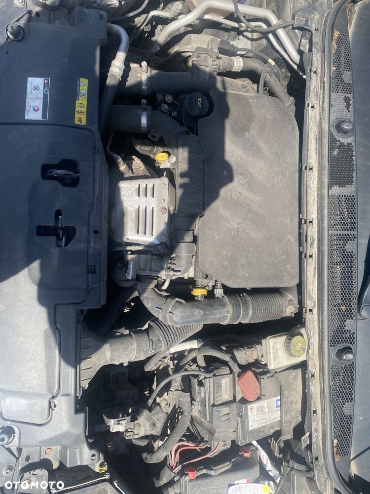 Peugeot 308 SW 1.2 PureTech Allure S&S - 26