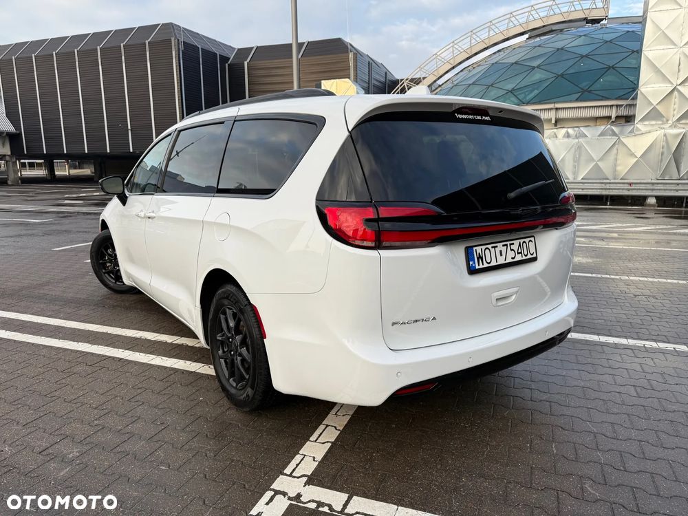 Chrysler Pacifica - 4