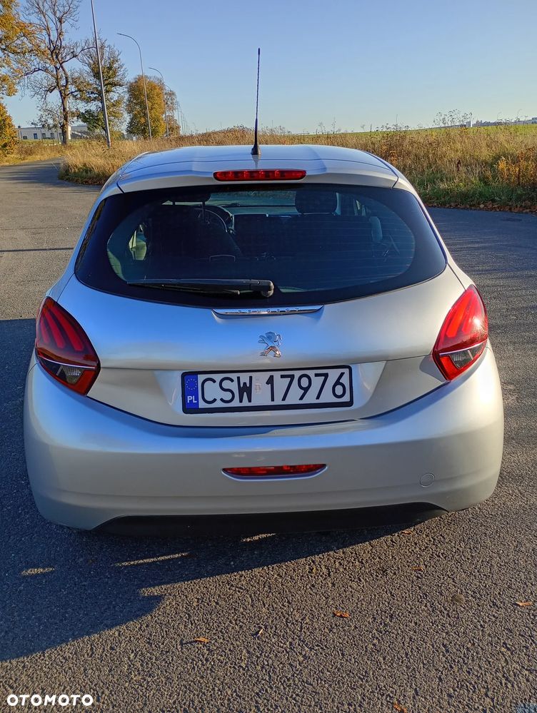 Peugeot 208 - 5