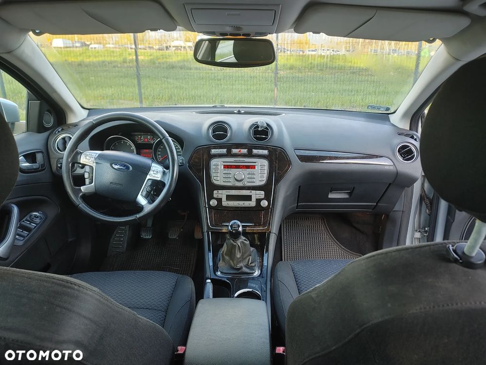 Ford Mondeo 2.0 Ghia - 9