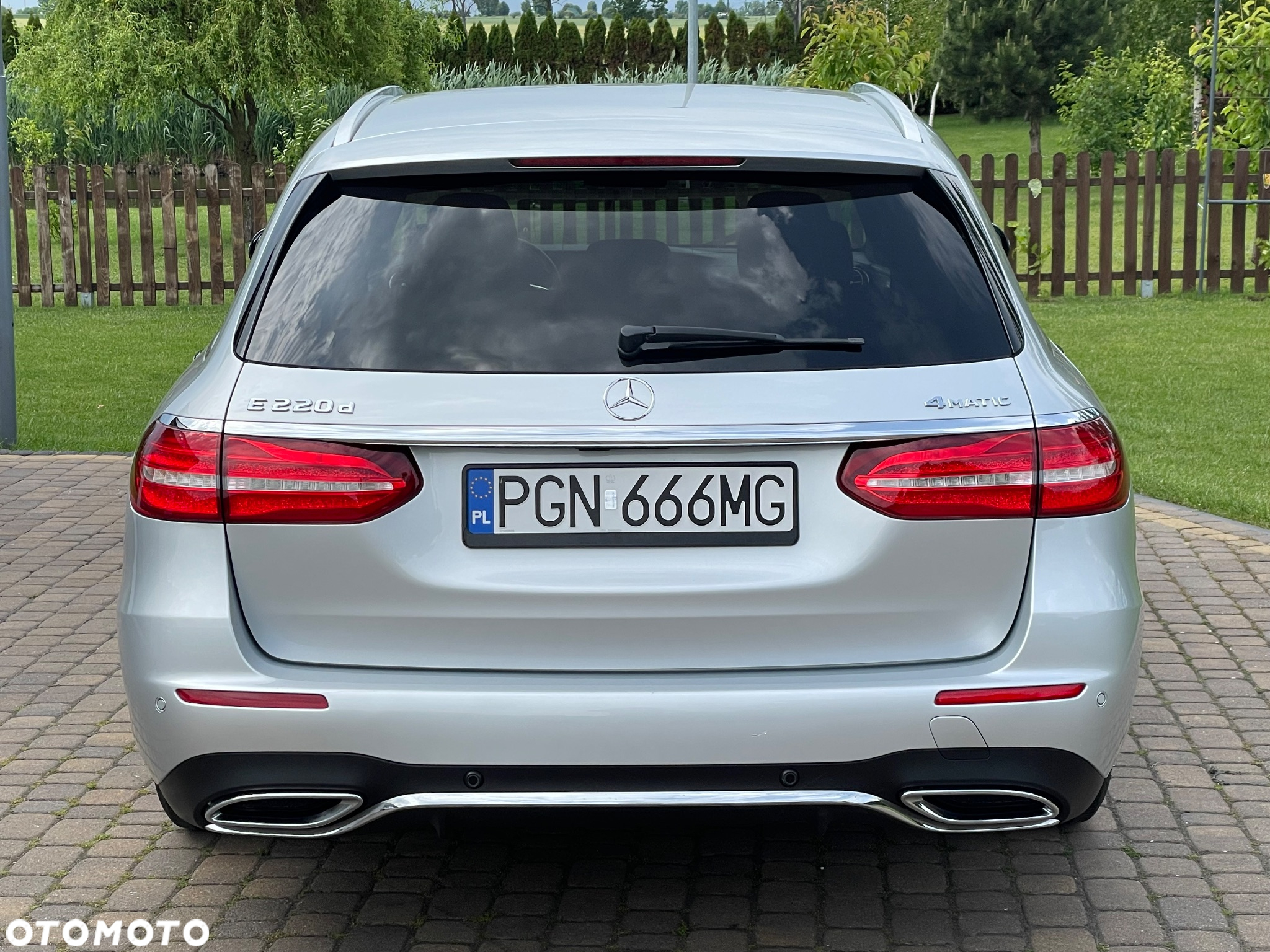Mercedes-Benz Klasa E 220 d 4Matic T 9G-TRONIC AMG Line - 10