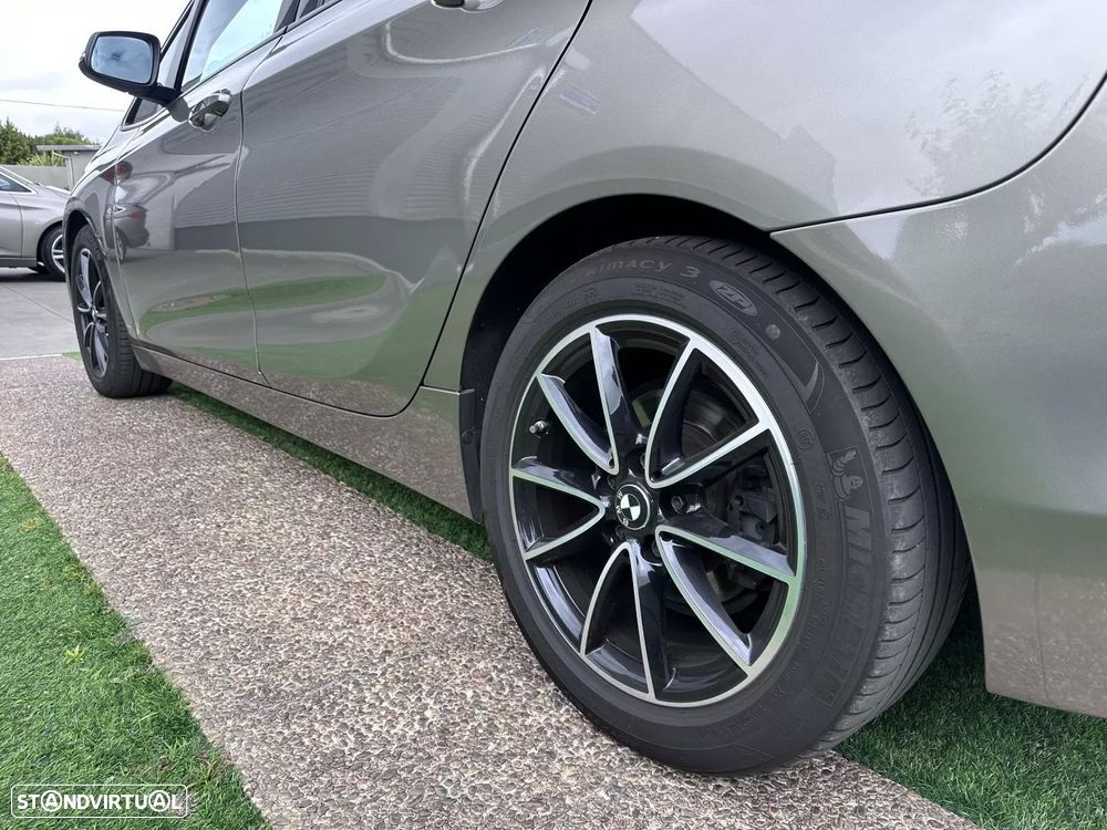 BMW 218 Active Tourer d Line Sport - 18