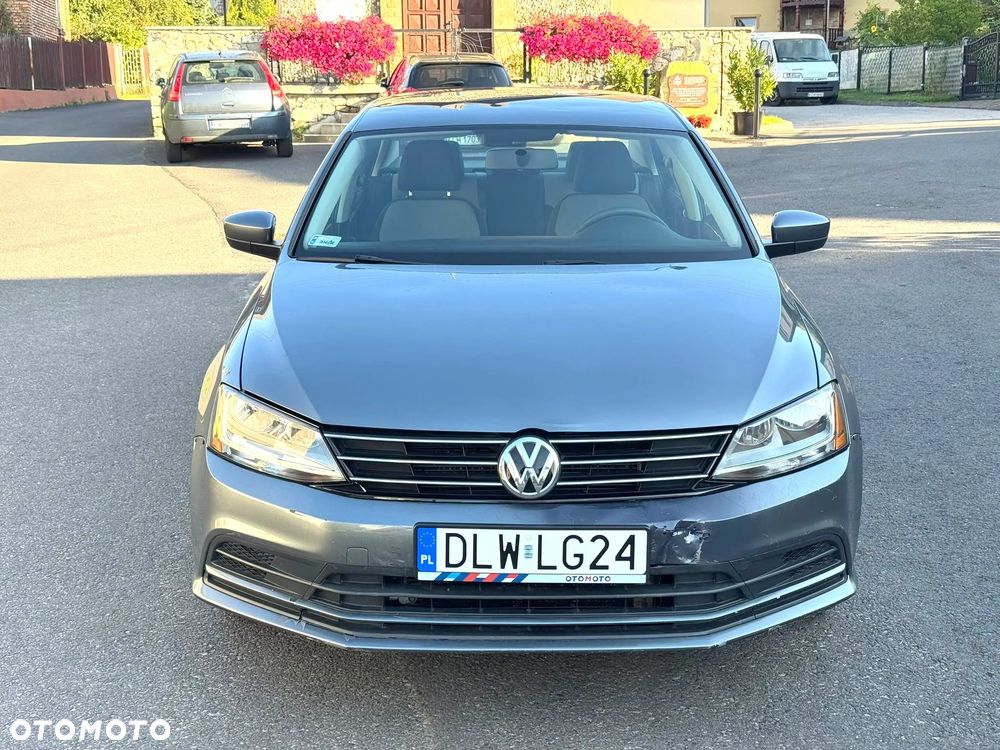 Volkswagen Jetta - 2