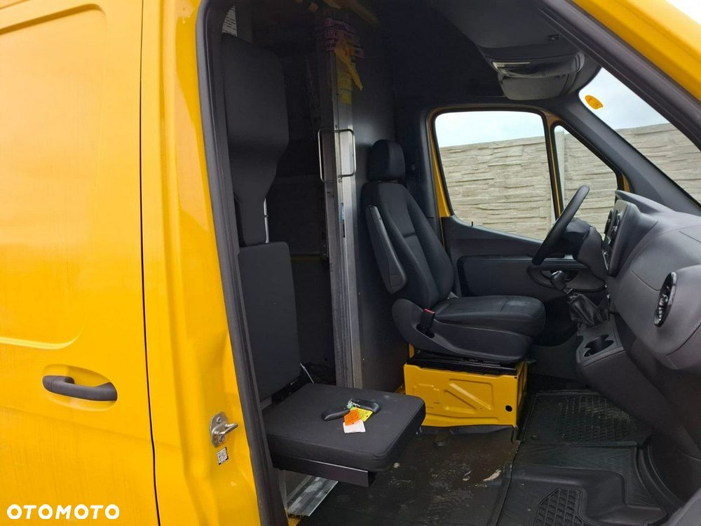 Mercedes-Benz Sprinter - 11