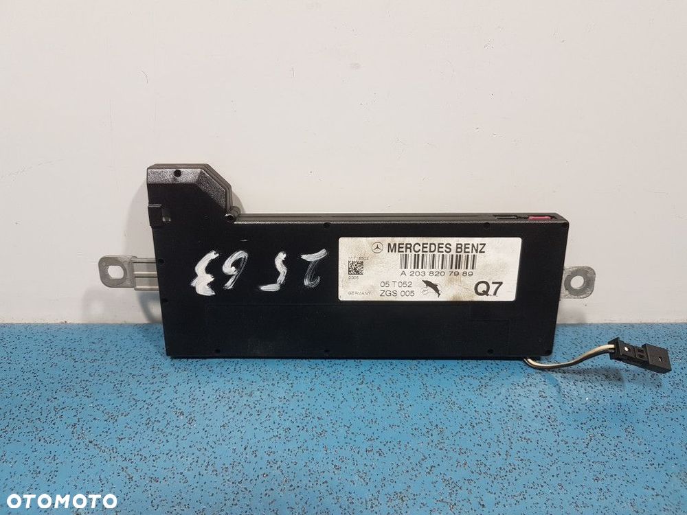 MERCEDES-BENZ C 200 CDI W203 WZMACNIACZ ANTENOWY A2038207989 - 1