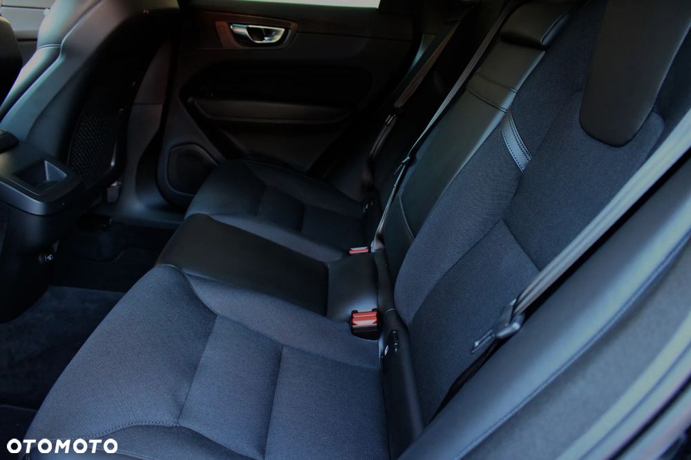 Volvo XC 60 D4 Momentum Pro - 21