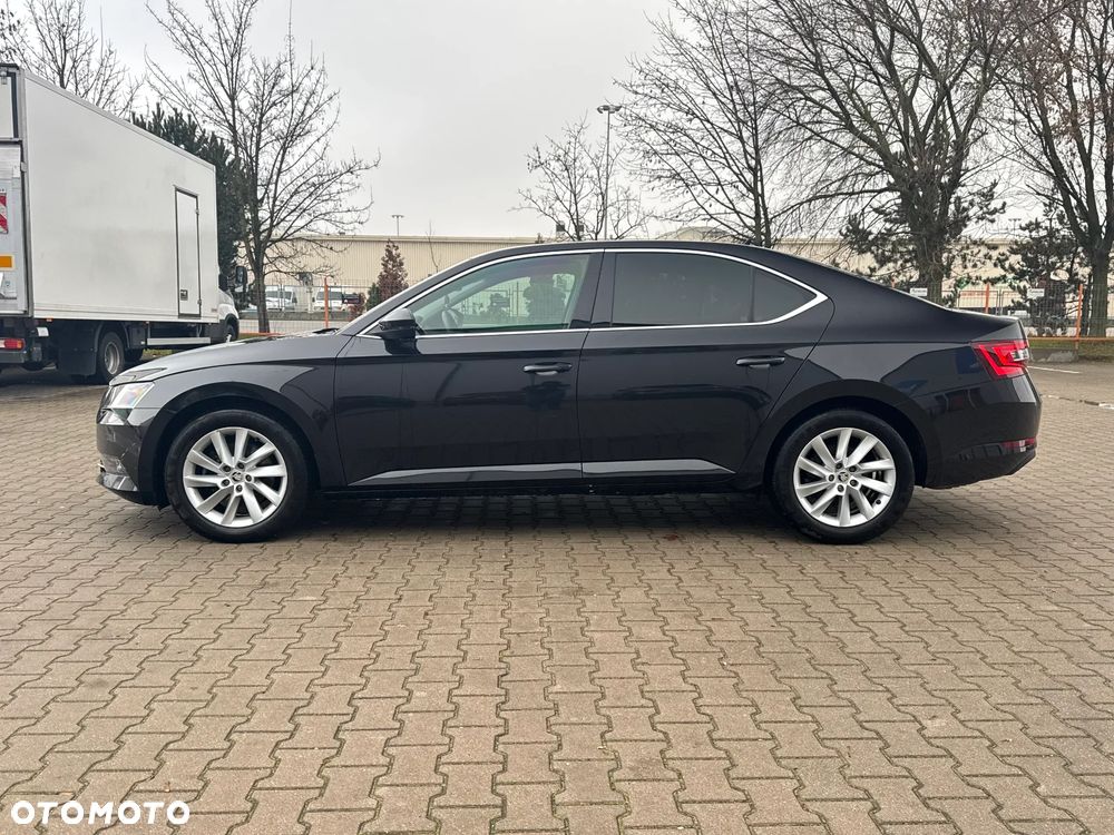 Skoda Superb 2.0 TDI SCR Style DSG - 2