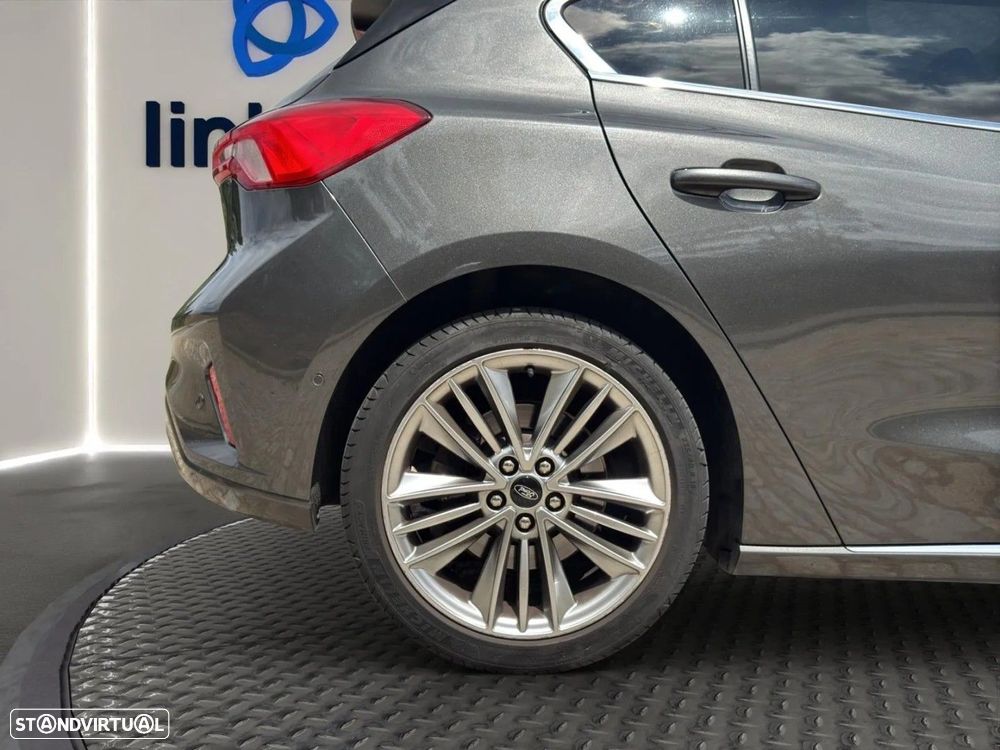 Ford Focus 1.5 EcoBoost Vignale — fotografia 23
