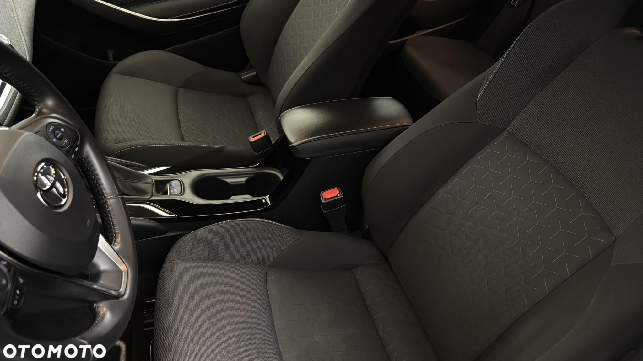Toyota Corolla 1.8 Hybrid Comfort - 12